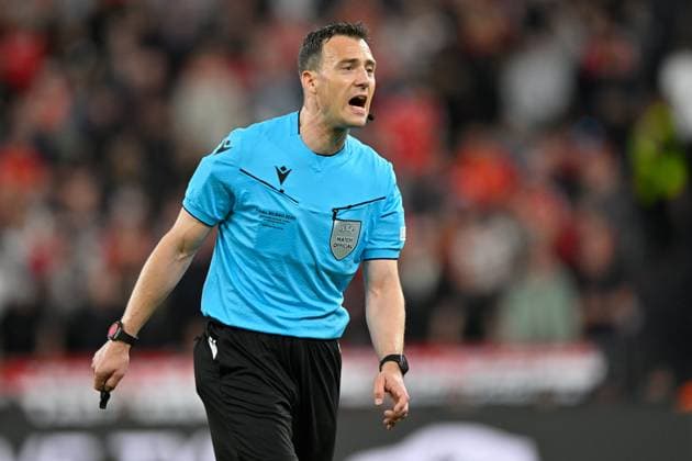 Bilbao, Estadio San Mames, 21 05 25, ESP, Men, UEFA Europa League Final 2025, Season 2024 2025, Tottenham Hotspur Manchester United Image Referee Felix ZWAYER UEFA regulations prohibit any use of photographs as image sequences and or quasi video Bizkaia Spain