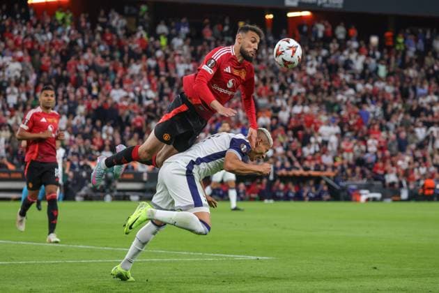 Spain - UEFA Europa League Cup Final - Tottenham Hotspur vs Manchester United, ManU - 21 05 2025 SPAIN, BILBAO, MAY 21. Noussair Mazraoui of Manchester United duels for the ball with Richarlison of Tottenham Hotspur during the UEFA Europa League 2024 25 final football match between Tottenham Hotspur and Manchester United, on May 21, 2025 at Estadio de San Mames in Bilbao, Spain. Photo by Manuel Blondeau AOP.Press Bilbao Estadio de San Mames Basque Country Spain Copyright: x ManuelxBlondeau AOP.Pressx 20250521 014