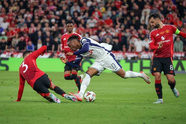 Spain - UEFA Europa League Cup Final - Tottenham Hotspur vs Manchester United, ManU - 21 05 2025 SPAIN, BILBAO, MAY 21. Destiny Udogie of Tottenham Hotspur is tackled by Noussair Mazraoui of Manchester United during the UEFA Europa League 2024 25 final football match between Tottenham Hotspur and Manchester United, on May 21, 2025 at Estadio de San Mames in Bilbao, Spain. Photo by Manuel Blondeau AOP.Press Bilbao Estadio de San Mames Basque Country Spain Copyright: x ManuelxBlondeau AOP.Pressx 20250521 017