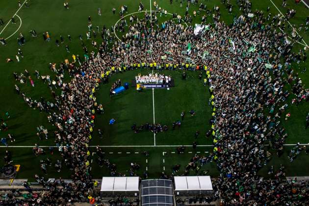 250521 Hammarbys players cheer and lift the trophy after the final of the Swedish Cup between Hammarby and IFK Norrköping on May 21, 2025 in Stockholm  Copyright: MAXIMxTHORE BB250521MT134