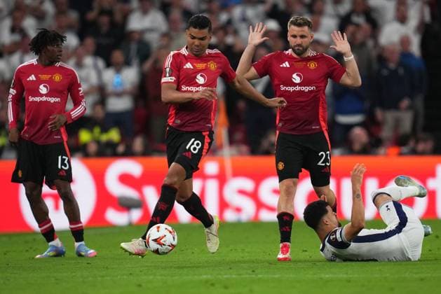 Casemiro of Manchester United, ManU and Dominic Solanke of Tottenham Hotspur Tottenham Hotspur v Manchester United, UEFA Europa League match, Final. Football, San Mames Stadium, Bilbao, Spain - 21 May 2025 Editorial use only  Copyright: xBlanco Pressinphoto Shutterstockx 15313878at