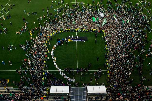 250521 Hammarby players make their entrance to the cup lift after the final of the Swedish Cup between Hammarby and IFK Norrköping on May 21, 2025 in Stockholm  Copyright: MAXIMxTHORE BB250521MT135