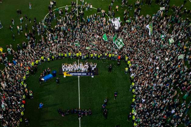 250521 Hammarbys players cheer and lift the trophy after the final of the Swedish Cup between Hammarby and IFK Norrköping on May 21, 2025 in Stockholm  Copyright: MAXIMxTHORE BB250521MT136