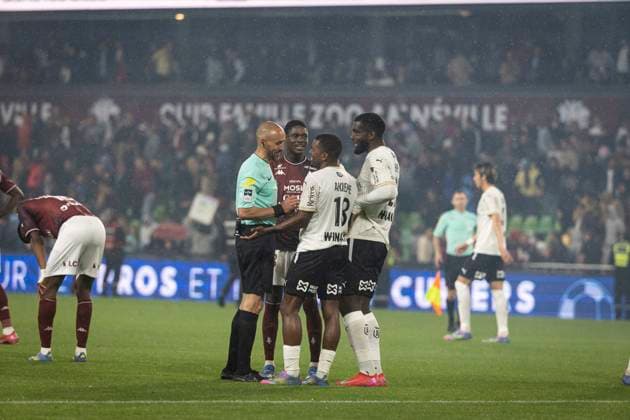FOOTBALL : Metz FC vs Reims. - Tour de Barrage Match Aller. Stade Saint-Symphorien de Metz 21 05 2025 dÃ ception des joueurs de Metz et Reims apres match nul  Copyright: xelyxandroxcegarrax