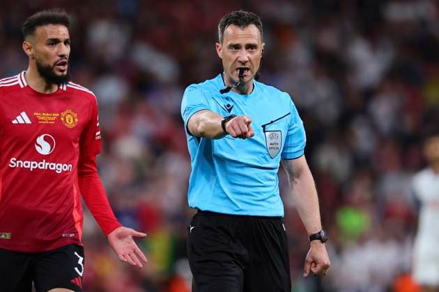 Referee Felix Zwayer gestures during the 2024 2025 Europa League Final football match between Tottenham Hotspur and Manchester United, ManU at San Mames stadium in Bilbao (Spain), May 21st, 2025. CesarexPurini