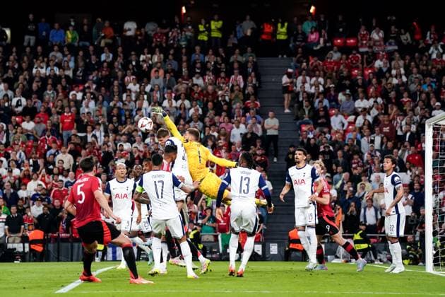 21 05 2025, Bilbao, San Mames, UEFA Europa League Final, Guglielmo Vicario 1 Tottenham makes a save Bilbao San Mames Basque Country Spain Copyright: xJustPictures.ch DanielaxPorcellix jp-en-DaPo-20250521-DP201510