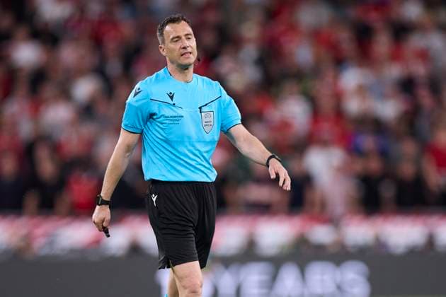 May 21, 2025, Bilbao, Vizcaya, Spain: Felix Zwayer looks on during the UEFA Europa League 2024 25 Final match between Tottenham Hotspur and Manchester United, ManU at San Mames on May 21, 2025, in Bilbao, Spain. Bilbao Spain - ZUMAa181 20250521_zaa_a181_049 Copyright: xRicardoxLarreinax
