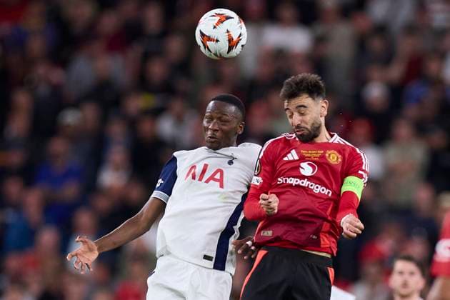 May 21, 2025, Bilbao, Vizcaya, Spain: Bruno Fernandes of Manchester United, ManU competes for the ball during the UEFA Europa League 2024 25 Final match between Tottenham Hotspur and Manchester United at San Mames on May 21, 2025, in Bilbao, Spain. Bilbao Spain - ZUMAa181 20250521_zaa_a181_053 Copyright: xRicardoxLarreinax