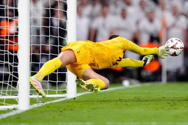Guglielmo Vicario of Tottenham Hotspur makes a vital last minute save Tottenham Hotspur v Manchester United, ManU Europa League Final, Football, San Mames Stadium, Bilbao, Spain - 21 May 2025 EDITORIAL USE ONLY No use with unauthorised audio, video, data, fixture lists, club league logos or live services. Online in-match use limited to 120 images, no video emulation. No use in betting, games or single club league player publications. Copyright: xGokhanxTaner Shutterstockx 15312892fr