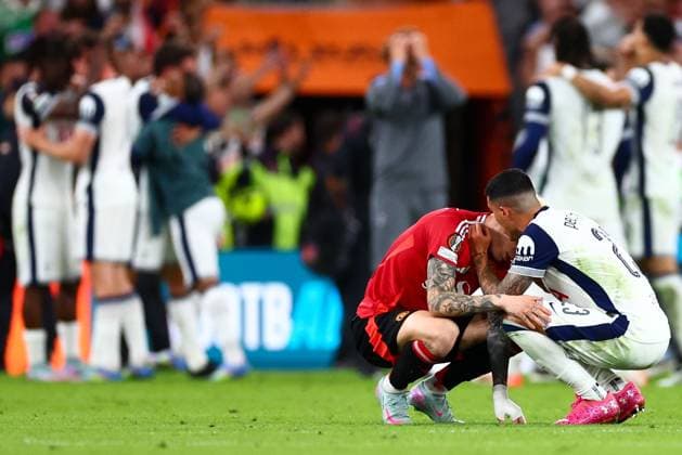 Pedro Porro of Tottenham Hotspur consoles Alejandro Garnacho of Manchester United, ManU after the full time whistle Tottenham Hotspur v Manchester United, Europa League Final, Football, San Mames Stadium, Bilbao, Spain - 21 May 2025 EDITORIAL USE ONLY No use with unauthorised audio, video, data, fixture lists, club league logos or live services. Online in-match use limited to 120 images, no video emulation. No use in betting, games or single club league player publications. Copyright: xJamesxMarsh Shutterstockx 15312890ei