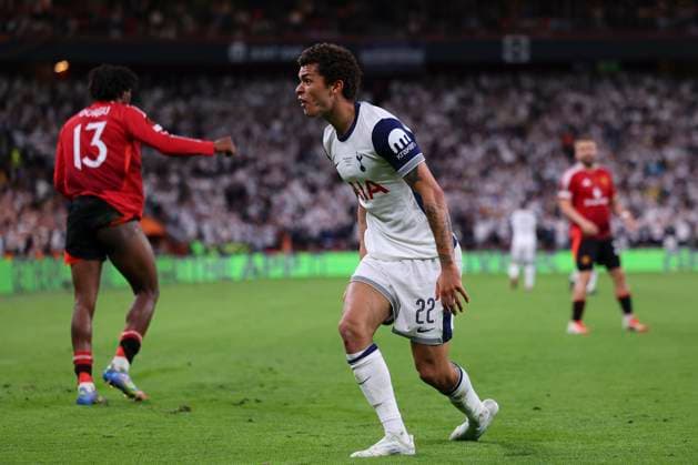 May 21, 2025, Bilbao, Vizcaya, Spain: Brennan Johnson of Tottenham protests during the Final UEFA Europa League football match played between Tottenham Hotspur FC and Manchester United, ManU at San Mames stadium on May 21, 2025, in Bilbao, Vizcaya, Spain. Bilbao Spain - ZUMAa181 20250521_zaa_a181_062 Copyright: xDennisxAgyemanx