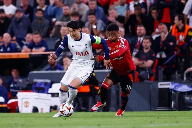 May 21, 2025, Bilbao, Vizcaya, Spain: Heung-min Son of Tottenham and Amad Diallo of Manchester United, ManU in action during the Final UEFA Europa League football match played between Tottenham Hotspur FC and Manchester United at San Mames stadium on May 21, 2025, in Bilbao, Vizcaya, Spain. Bilbao Spain - ZUMAa181 20250521_zaa_a181_072 Copyright: xDennisxAgyemanx
