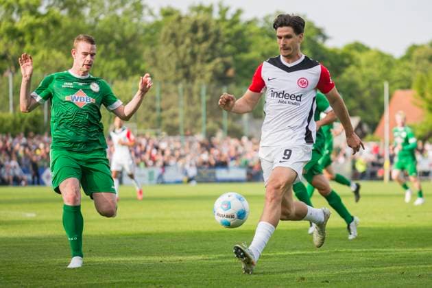21 05 2025, xomx, Soccer test match, SC 1903 Weimar Eintracht Frankfurt v l Igor Matanovic Eintracht Frankfurt on the ball Justin Rene Szatmari SC 1903 Weimar DFL DFB REGULATIONS PROHIBIT ANY USE OF PHOTOGRAPHS as IMAGE SEQUENCES and or QUASI VIDEO Weimar