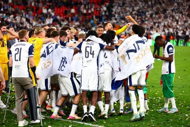 Son Heung-Min of Tottenham Hotspur and Tottenham Hotspur lift the UEFA Europa League trophy Tottenham Hotspur v Manchester United, ManU Europa League Final, Football, San Mames Stadium, Bilbao, Spain - 21 May 2025 EDITORIAL USE ONLY No use with unauthorised audio, video, data, fixture lists, club league logos or live services. Online in-match use limited to 120 images, no video emulation. No use in betting, games or single club league player publications. Copyright: xJamesxMarsh Shutterstockx 15312890er