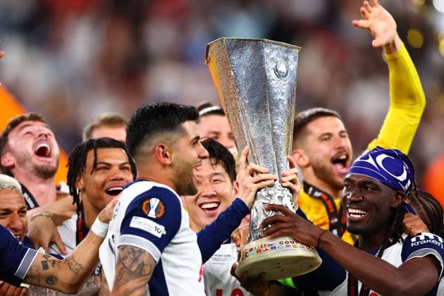 Yves Bissouma of Tottenham Hotspur and team mates lift the UEFA Europa League Trophy Tottenham Hotspur v Manchester United, ManU Europa League Final, Football, San Mames Stadium, Bilbao, Spain - 21 May 2025 EDITORIAL USE ONLY No use with unauthorised audio, video, data, fixture lists, club league logos or live services. Online in-match use limited to 120 images, no video emulation. No use in betting, games or single club league player publications. Copyright: xJamesxMarsh Shutterstockx 15312890fg