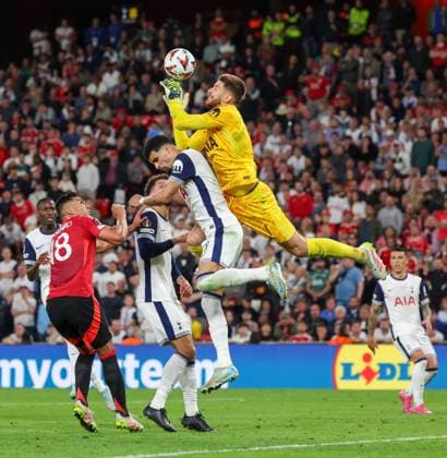 May 21, 2025, Bilbao, Spain: GUGLIELMO VICARIO of FC Tottenham Hotspur in action during the UEFA Europa League Final 2024 25 match between the English teams Manchester United, ManU vs Tottenham at the San Mames stadium. Bilbao Spain - ZUMAs236 20250521_aap_s236_190 Copyright: xFabioxSassox