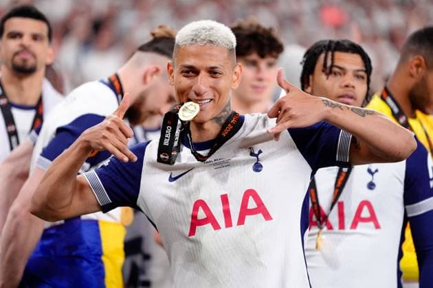 Sport Bilder des Tages Richarlison of Tottenham Hotspur celebrates Tottenham Hotspur v Manchester United, ManU Europa League Final, Football, San Mames Stadium, Bilbao, Spain - 21 May 2025 EDITORIAL USE ONLY No use with unauthorised audio, video, data, fixture lists, club league logos or live services. Online in-match use limited to 120 images, no video emulation. No use in betting, games or single club league player publications. Copyright: xGokhanxTaner Shutterstockx 15312892gl