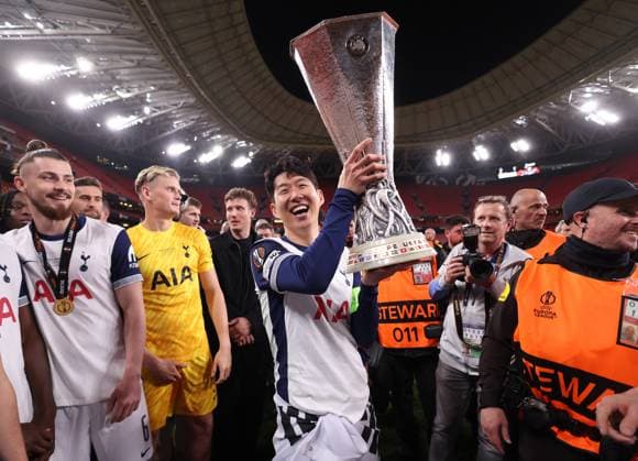 Bilbao, Spain, 21st May 2025. Son Heung-Min of Tottenham with the trophy after his team win during the Tottenham Hotspur vs Manchester United, ManU UEFA Europa League Final match at San Mames, Bilbao. Picture credit should read: David Klein Sportimage EDITORIAL USE ONLY. No use with unauthorised audio, video, data, fixture lists, club league logos or live services. Online in-match use limited to 120 images, no video emulation. No use in betting, games or single club league player publications. SPI_211_DK_Tottenham_Man_Utd SPI-3943-0214