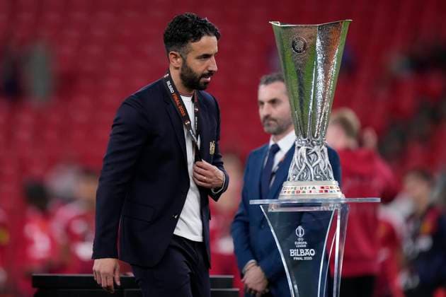 Tottenham Hotspur v Manchester United, ManU - UEFA Europa League Final 2025 Ruben Amorim head coach of Manchester United walks past the UEFA Europa League trophy after his team s defeat in the UEFA Europa League Final 2025 between Tottenham Hotspur and Manchester United at Estadio San Mames on May 21, 2025 in Bilbao, Spain. Bilbao Basque Country Spain  Copyright: xJosexBretonx originalFilename:bretonhernandez-tottenha250521_npWVZ.jpg