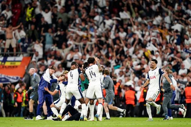 21 05 2025, Bilbao, San Mames, UEFA Europa League Final, Tottenham v Manchester United, Players of Tottenham Hotspur celebrate their victory at the final whistle Bilbao San Mames Basque Country Spain Copyright: xJustPictures.ch DanielaxPorcellix jp-en-DaPo-20250521-DP109974