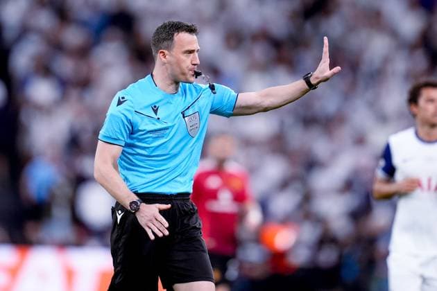 Tottenham Hotspur v Manchester United, ManU - UEFA Europa League Final 2025 Referee Felix Zwayer gestures during the UEFA Europa League Final match between Tottenham Hotspur and Manchester United at San Mames Stadium on May 21, 2025 in Bilbao, Spain. Bilbao San Mames Stadium Spain Copyright: xGiuseppexMaffiax UEL_Final_Tottenham-ManchesterUnited_210525_BRU2433