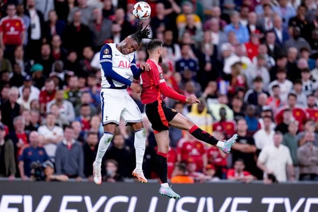 Tottenham Hotspur v Manchester United, ManU - UEFA Europa League Final 2025 Mason Mount of Manchester United and Destiny Udogie of Tottenham Hotspur jump for the ball during the UEFA Europa League Final match between Tottenham Hotspur and Manchester United at San Mames Stadium on May 21, 2025 in Bilbao, Spain. Bilbao San Mames Stadium Spain Copyright: xGiuseppexMaffiax UEL_Final_Tottenham-ManchesterUnited_210525_BRU5766