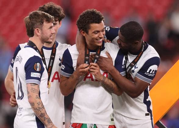 Bilbao, Spain, 21st May 2025. Brennan Johnson of Tottenham celebrates with team mates after the Tottenham Hotspur vs Manchester United, ManU UEFA Europa League Final match at San Mames, Bilbao. Picture credit should read: David Klein Sportimage EDITORIAL USE ONLY. No use with unauthorised audio, video, data, fixture lists, club league logos or live services. Online in-match use limited to 120 images, no video emulation. No use in betting, games or single club league player publications. SPI_223_DK_Tottenham_Man_Utd SPI-3943-0226