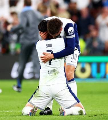 Son Heung-Min of Tottenham Hotspur and Rodrigo Bentancur of Tottenham Hotspur at full time. Tottenham Hotspur v Manchester United, ManU Europa League Final, Football, San Mames Stadium, Bilbao, Spain - 21 May 2025 EDITORIAL USE ONLY No use with unauthorised audio, video, data, fixture lists, club league logos or live services. Online in-match use limited to 120 images, no video emulation. No use in betting, games or single club league player publications.  Copyright: xJamesxMarsh Shutterstockx 15312890gf