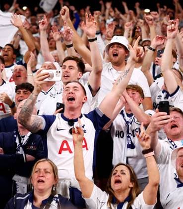 Tottenham fans celebrate. Tottenham Hotspur v Manchester United, ManU Europa League Final, Football, San Mames Stadium, Bilbao, Spain - 21 May 2025 EDITORIAL USE ONLY No use with unauthorised audio, video, data, fixture lists, club league logos or live services. Online in-match use limited to 120 images, no video emulation. No use in betting, games or single club league player publications.  Copyright: xJamesxMarsh Shutterstockx 15312890gl