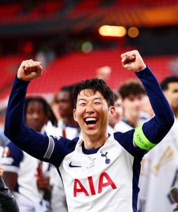 Son Heung-Min of Tottenham Hotspur celebrates. Tottenham Hotspur v Manchester United, ManU Europa League Final, Football, San Mames Stadium, Bilbao, Spain - 21 May 2025 EDITORIAL USE ONLY No use with unauthorised audio, video, data, fixture lists, club league logos or live services. Online in-match use limited to 120 images, no video emulation. No use in betting, games or single club league player publications.  Copyright: xJamesxMarsh Shutterstockx 15312890gr