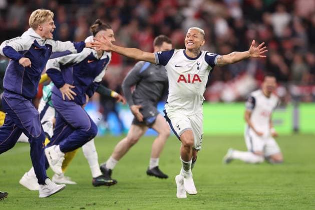 Bilbao, Spain, 21st May 2025. Richarlison of Tottenham celebrates at the end the Tottenham Hotspur vs Manchester United, ManU UEFA Europa League Final match at San Mames, Bilbao. Picture credit should read: David Klein Sportimage EDITORIAL USE ONLY. No use with unauthorised audio, video, data, fixture lists, club league logos or live services. Online in-match use limited to 120 images, no video emulation. No use in betting, games or single club league player publications. SPI_233_DK_Tottenham_Man_Utd SPI-3943-0236