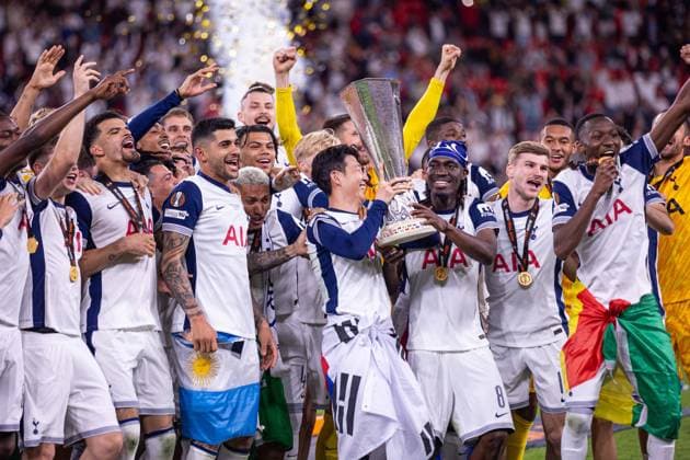 BILBAO 21.05.2025 FINAL LIGA EUROPY UEFA SEZON 2024 25 --- UEFA EUROPA LEAGUE FINAL MATCH SEASON 2024 25 IN BILBAO: TOTTENHAM HOTSPUR - Manchester United, ManU NZ HEUNG MIN SON YVES BISSOUMA CHRISTIAN ROMERO RADOSC PILKARZY TOTTENHAMU PO WYGRANIU LIGI EUROPY DRUZYNA TEAM PUCHAR PAPE SARR TIMO WERNER DOMINIC SOLANKE FOT. ERNEST KOLODZIEJ 400mm.pl NEWSPIX.PL --- newspix.pl 