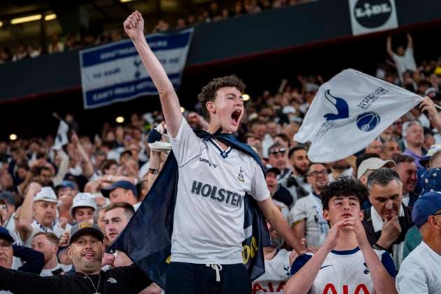 Tottenham Hotspur vs Manchester United, ManU - UEFA Europa League Final 2025 Tottenham Hotspur fans celebrates the victory of their team during the UEFA Europa League Final 2025 between Tottenham Hotspur and Manchester United at San Mames Stadium on May 21, 2025 in Bilbao, Spain. Bilbao San Mames Stadium Spain Copyright: xAlbertoxGardinx AGardin_20250521_Football_Europa_League_Final_11196