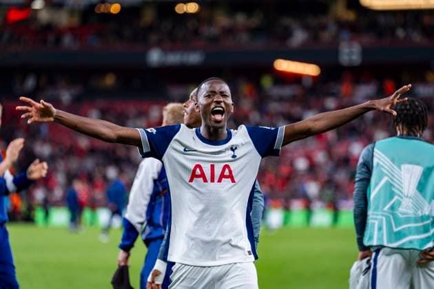 Tottenham Hotspur vs Manchester United, ManU - UEFA Europa League Final 2025 Pape Matar Sarr of Tottenham Hotspur celebrates the victory of his team at the end of the UEFA Europa League Final 2025 between Tottenham Hotspur and Manchester United at San Mames Stadium on May 21, 2025 in Bilbao, Spain. Bilbao San Mames Stadium Spain Copyright: xAlbertoxGardinx AGardin_20250521_Football_Europa_League_Final_11218