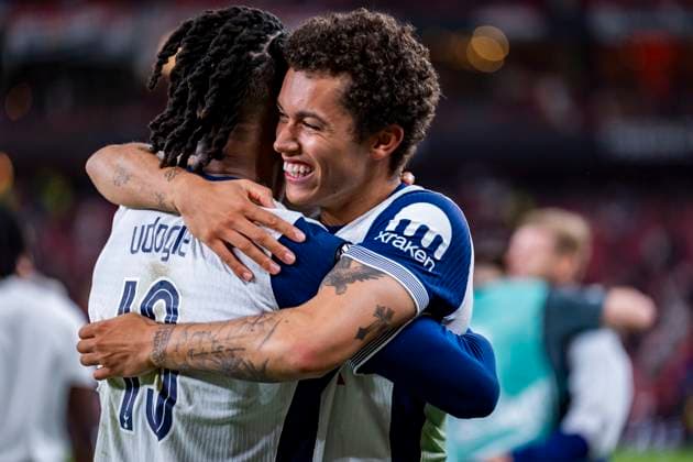 Tottenham Hotspur vs Manchester United, ManU - UEFA Europa League Final 2025 Destiny Udogie (L) and Brennan Johnson (R) of Tottenham Hotspur celebrates the victory of his team at the end of the UEFA Europa League Final 2025 between Tottenham Hotspur and Manchester United at San Mames Stadium on May 21, 2025 in Bilbao, Spain. Bilbao San Mames Stadium Spain Copyright: xAlbertoxGardinx AGardin_20250521_Football_Europa_League_Final_11226