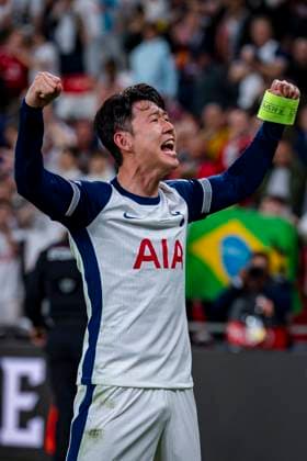 Tottenham Hotspur vs Manchester United, ManU - UEFA Europa League Final 2025 Heung-min Son of Tottenham Hotspur celebrates the victory of his team at the end of the UEFA Europa League Final 2025 between Tottenham Hotspur and Manchester United at San Mames Stadium on May 21, 2025 in Bilbao, Spain. Bilbao San Mames Stadium Spain Copyright: xAlbertoxGardinx AGardin_20250521_Football_Europa_League_Final_11234