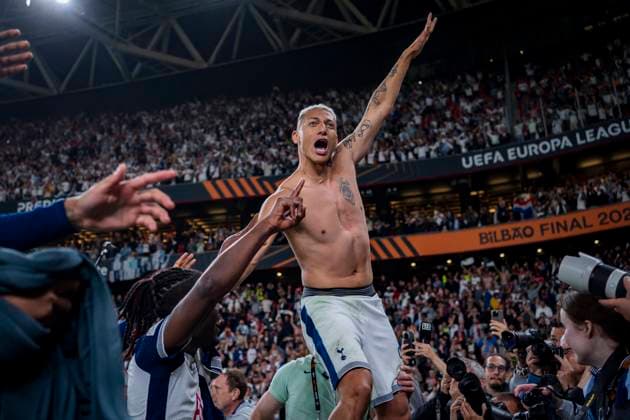 Tottenham Hotspur vs Manchester United, ManU - UEFA Europa League Final 2025 Richarlison de Andrade (C) of Tottenham Hotspur celebrates the victory of his team at the end of the UEFA Europa League Final 2025 between Tottenham Hotspur and Manchester United at San Mames Stadium on May 21, 2025 in Bilbao, Spain. Bilbao San Mames Stadium Spain Copyright: xAlbertoxGardinx AGardin_20250521_Football_Europa_League_Final_11240