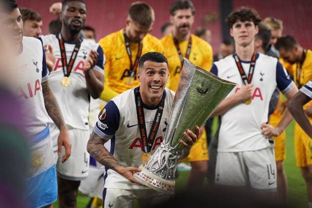 2025 UEFA Europa League Final: Tottenham Hotspur F.C. vs. Manchester United, ManU F.C. Pedro Porro of Tottenham Hotspur F.C. celebrates, as Tottenham are crowned champions after the 2025 UEFA Europa League Final: Tottenham Hotspur F.C. vs. Manchester United F.C. match on 21 May 2025, at San Mames Stadium, in Bilbao, Spain Bilbao San Mames Stadium Spain Copyright: xAlexandraxFechetex DSC01823