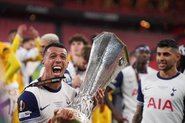 2025 UEFA Europa League Final: Tottenham Hotspur F.C. vs. Manchester United, ManU F.C. Pedro Porro of Tottenham Hotspur F.C. celebrates, as Tottenham are crowned champions after the 2025 UEFA Europa League Final: Tottenham Hotspur F.C. vs. Manchester United F.C. match on 21 May 2025, at San Mames Stadium, in Bilbao, Spain Bilbao San Mames Stadium Spain Copyright: xAlexandraxFechetex DSC01857