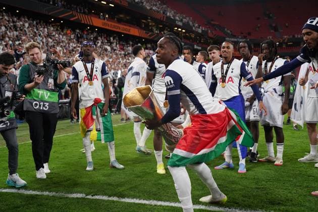 2025 UEFA Europa League Final: Tottenham Hotspur F.C. vs. Manchester United, ManU F.C. Mathys Tel of Tottenham Hotspur F.C. celebrates, as Tottenham are crowned champions after the 2025 UEFA Europa League Final: Tottenham Hotspur F.C. vs. Manchester United F.C. match on 21 May 2025, at San Mames Stadium, in Bilbao, Spain Bilbao San Mames Stadium Spain Copyright: xAlexandraxFechetex DSC02076