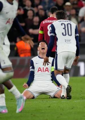 2025 UEFA Europa League Final: Tottenham Hotspur F.C. vs. Manchester United, ManU F.C. Heung-Min Son of Tottenham Hotspur F.C. falls to his knees and celebrates, as Tottenham are crowned champions after the 2025 UEFA Europa League Final: Tottenham Hotspur F.C. vs. Manchester United F.C. match on 21 May 2025, at San Mames Stadium, in Bilbao, Spain Bilbao San Mames Stadium Spain Copyright: xAlexandraxFechetex _ADR953801