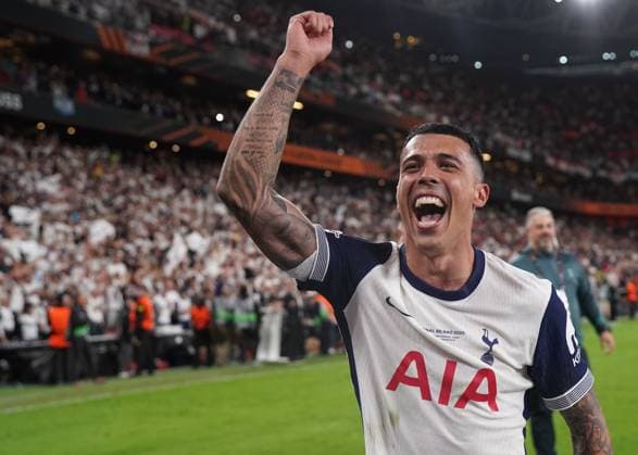 2025 UEFA Europa League Final: Tottenham Hotspur F.C. vs. Manchester United, ManU F.C. Pedro Porro of Tottenham Hotspur F.C. celebrates, as Tottenham are crowned champions after the 2025 UEFA Europa League Final: Tottenham Hotspur F.C. vs. Manchester United F.C. match on 21 May 2025, at San Mames Stadium, in Bilbao, Spain Bilbao San Mames Stadium Spain Copyright: xAlexandraxFechetex DSC0148501