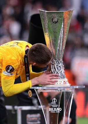 Bilbao, Spain, 21st May 2025. Guglielmo Vicario of Tottenham Hotspur FC kisses the trophy after collecting his Winners™ medal following the Tottenham Hotspur vs Manchester United, ManU UEFA Europa League Final match at San Mames, Bilbao. Picture credit should read: Jonathan Moscrop Sportimage EDITORIAL USE ONLY. No use with unauthorised audio, video, data, fixture lists, club league logos or live services. Online in-match use limited to 120 images, no video emulation. No use in betting, games or single club league player publications. SPI_014_JM_TOTTENHAM_MANUTD_UEL_ SPI-3950-0014