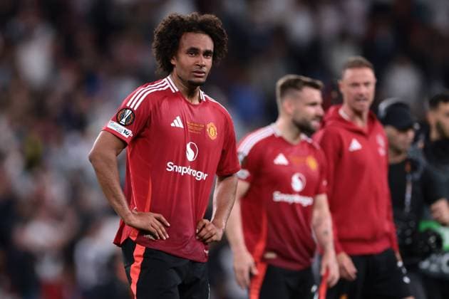 Bilbao, Spain, 21st May 2025. Joshua Zirkzee of Manchester United, ManU FC reacts dejectedly to the 1-0 defeat following the Tottenham Hotspur vs Manchester United UEFA Europa League Final match at San Mames, Bilbao. Picture credit should read: Jonathan Moscrop Sportimage EDITORIAL USE ONLY. No use with unauthorised audio, video, data, fixture lists, club league logos or live services. Online in-match use limited to 120 images, no video emulation. No use in betting, games or single club league player publications. SPI_037_JM_TOTTENHAM_MANUTD_UEL_ SPI-3950-0037