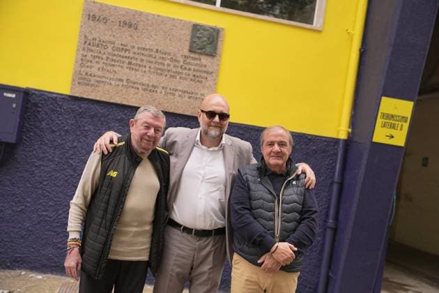 From left Modena FC president Carlo Rivetti, center mayor of Modena Massimo Mezzetti, and Mauro Vegni during the celebratory moment near the marble plaque commemorating Fausto Coppi s feat at the 1940 Giro in Modena, Italy before the stage 12 of the Giro d™Italia from Modena to Viadana (Oglio-Po), Italy - Thursday, May 22, 2025. - cycling.  Copyright: xMarcoxAlpozzi LaPressex