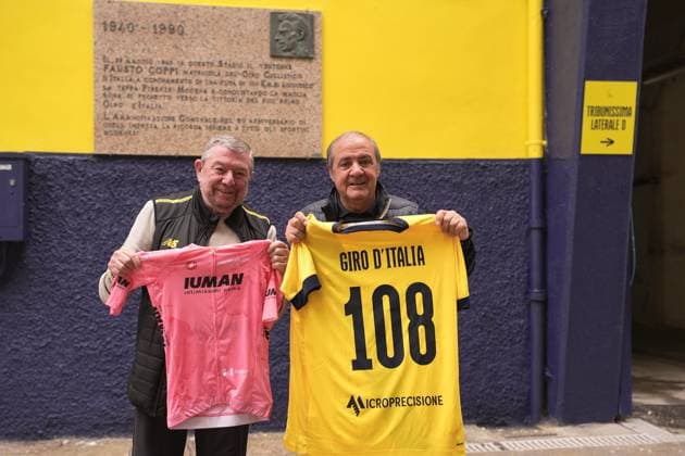 From left Modena FC president Carlo Rivetti, and Mauro Vegni during the celebratory moment near the marble plaque commemorating Fausto Coppi s feat at the 1940 Giro in Modena, Italy before the stage 12 of the Giro d™Italia from Modena to Viadana (Oglio-Po), Italy - Thursday, May 22, 2025. - cycling.  Copyright: xMarcoxAlpozzi LaPressex