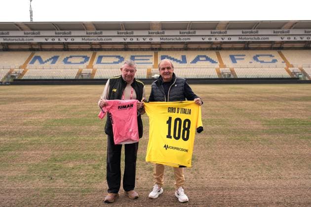 From left Modena FC president Carlo Rivetti, and Mauro Vegni during the celebratory moment near the marble plaque commemorating Fausto Coppi s feat at the 1940 Giro in Modena, Italy before the stage 12 of the Giro d™Italia from Modena to Viadana (Oglio-Po), Italy - Thursday, May 22, 2025. - cycling.  Copyright: xMarcoxAlpozzi LaPressex