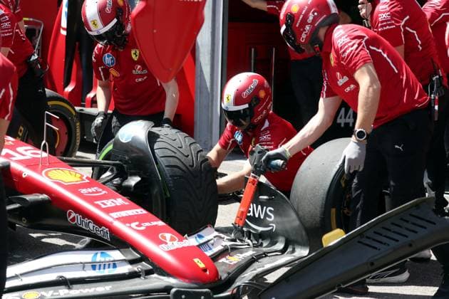 GRAND PPRIX MONACO 2025 JEUDI PHOTOPQR NICE MATIN Jean François Ottonello ; Monaco ; 22 05 2025 ; 82e Grand Prix de Monaco 2025 - entrainement changement de pneus chez Ferrari F1 Grand Prix of Monaco at Circuit de Monaco on May 22, 2025 in Monte-Carlo, Monaco Monaco France  Copyright: xPHOTOPQR NICExMATIN MAXPPPxJeanxFrançoisxOttonellox 20250522NIM5941 20250522NIM5941