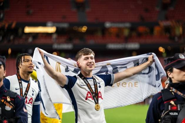 Tottenham Hotspur win the UEFA Europa League final, Bilbao, Spain Bilbao, Spain. 21st, May 2025. Mikey Moore of Tottenham Hotspur seen in celebration as winner of the UEFA Europa League final between Tottenham Hotspur and Manchester United, ManU at San Mames in Bilbao. Spain, Bilbao  Copyright: xGonzalesxPhoto FrederikkexJensenx