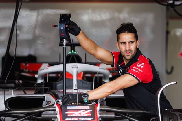 Measuring work by a mechanic at the Haas team, Monaco Grand Prix, Motorsport, Formula 1, 2025 season, 22 05 2025 Monaco Grand Prix, Motorsport, Formula 1, 2025 season, 22 05 2025 Copyright: xEibner-Pressefoto AlexanderxNeisx EP_ANS